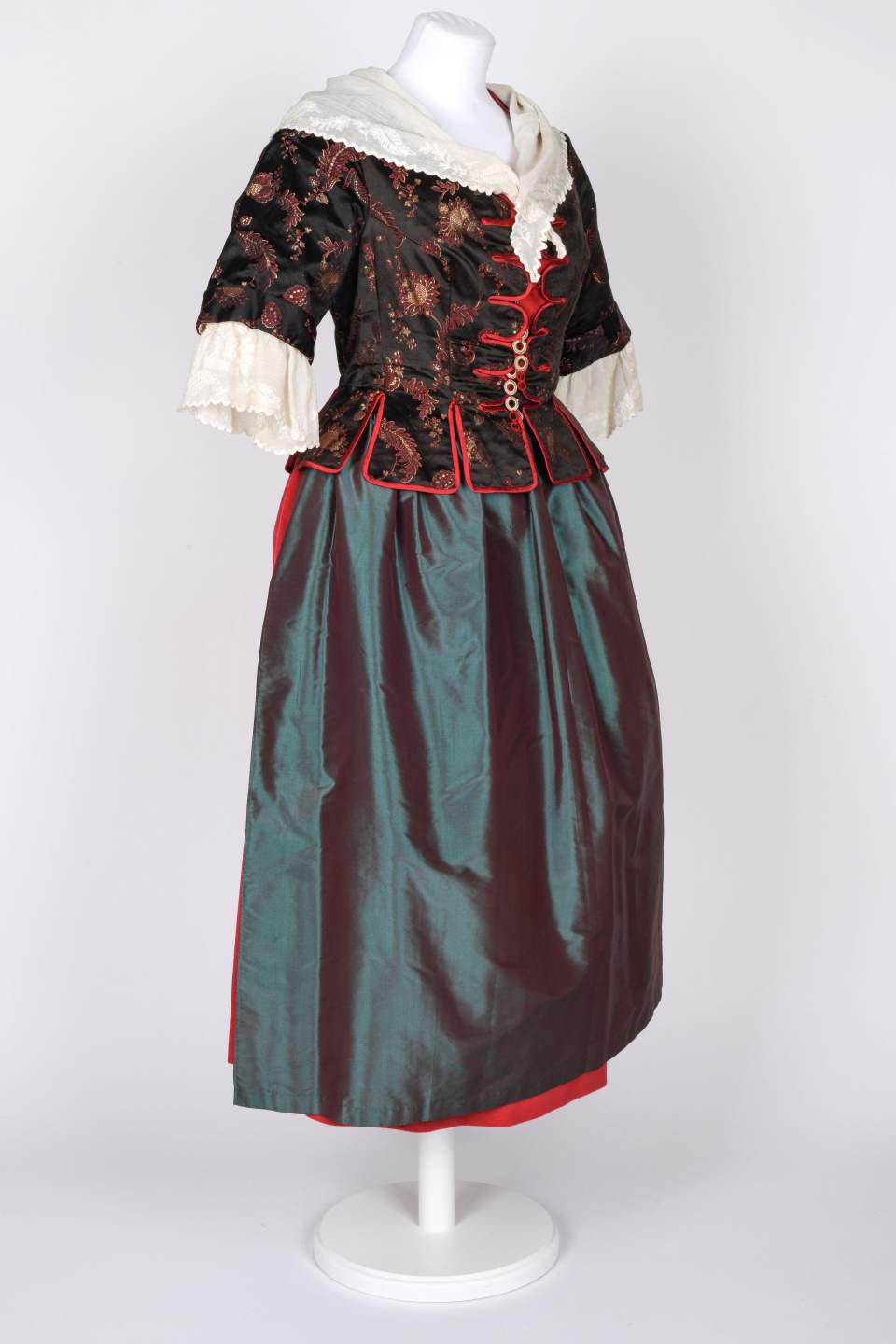 Rorschacher Tracht mit Haube