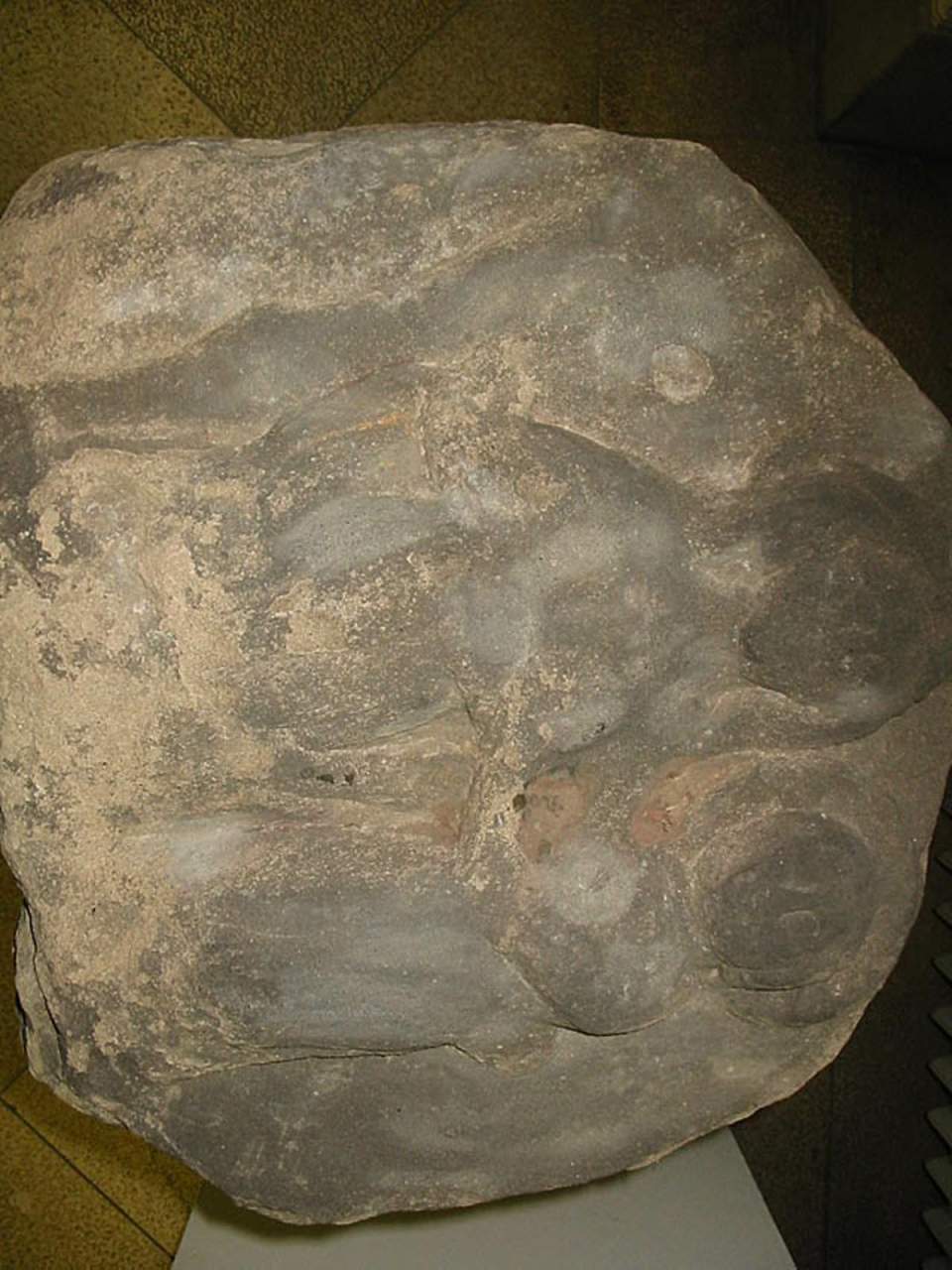 Abschlusstein eines Gewölbes, Maria mit Kind
