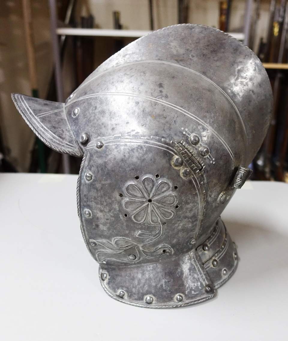 Helm, Morion