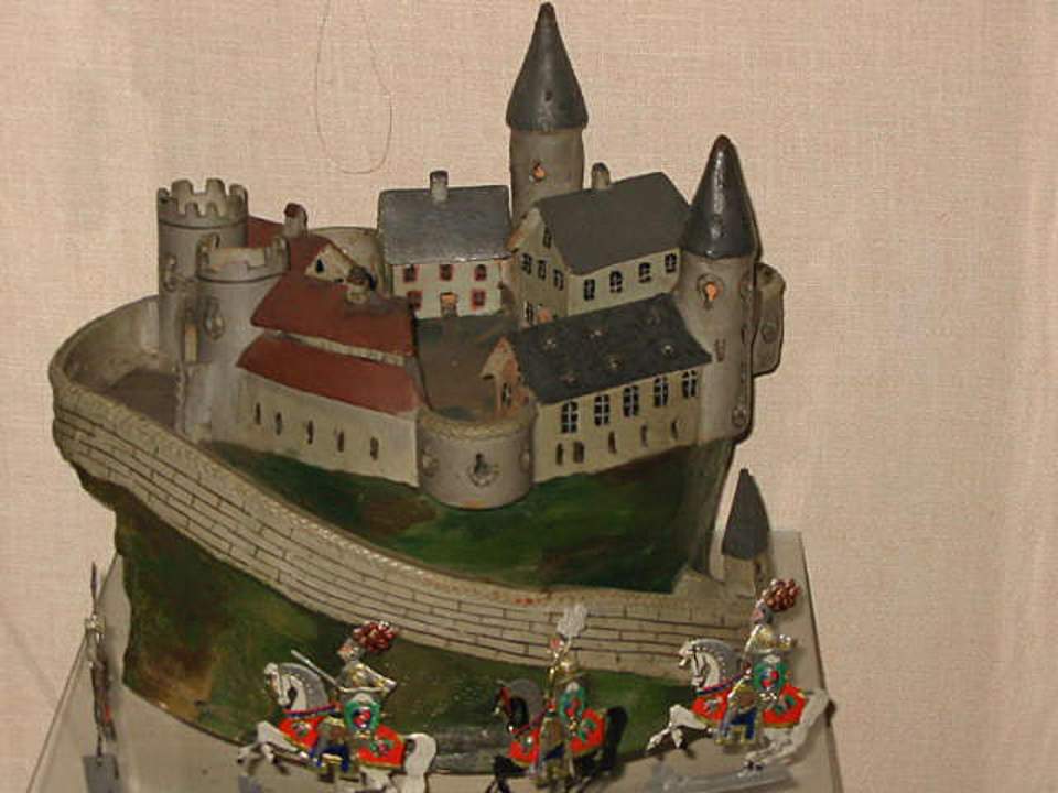 Modell einer Ritterburg, Burg, Spielzeugritterburg