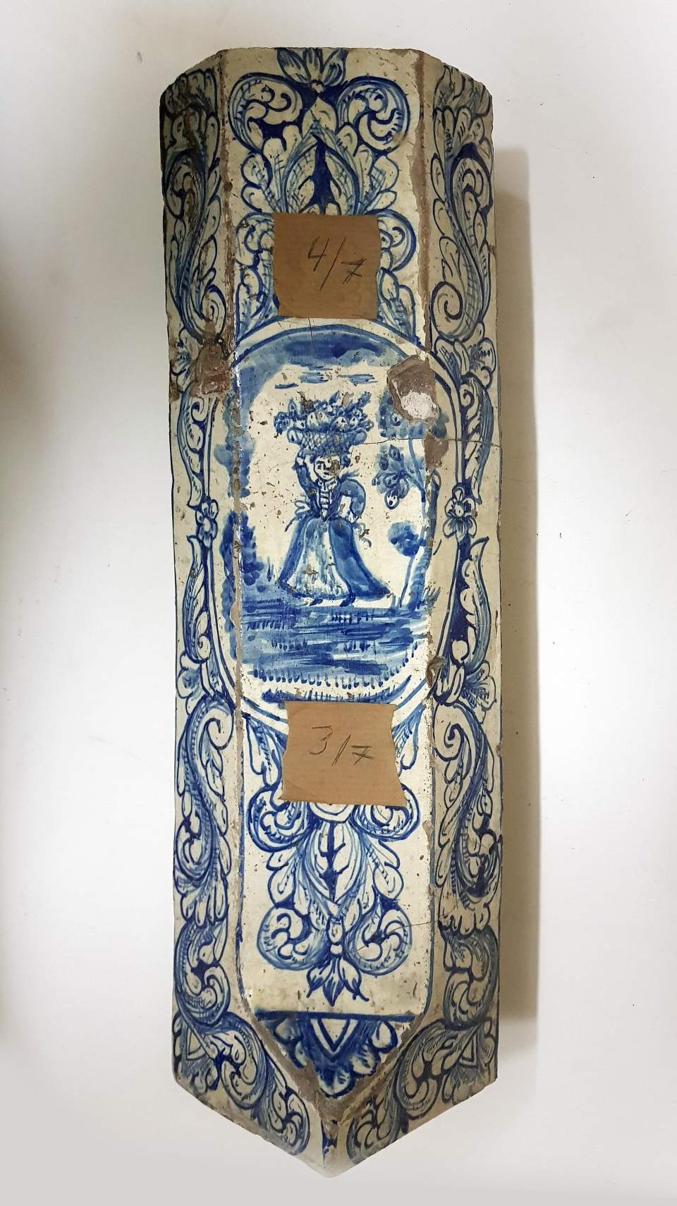 Ofenkachel, Lisene, blau-weiss