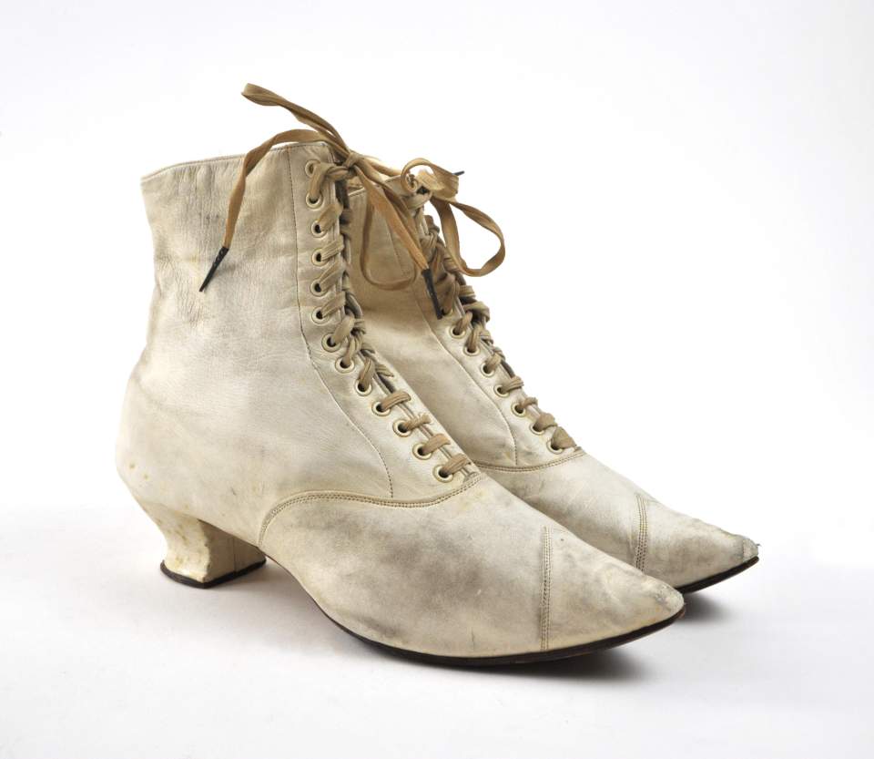 Weisse Damen-Stiefeletten, Schnürstiefel