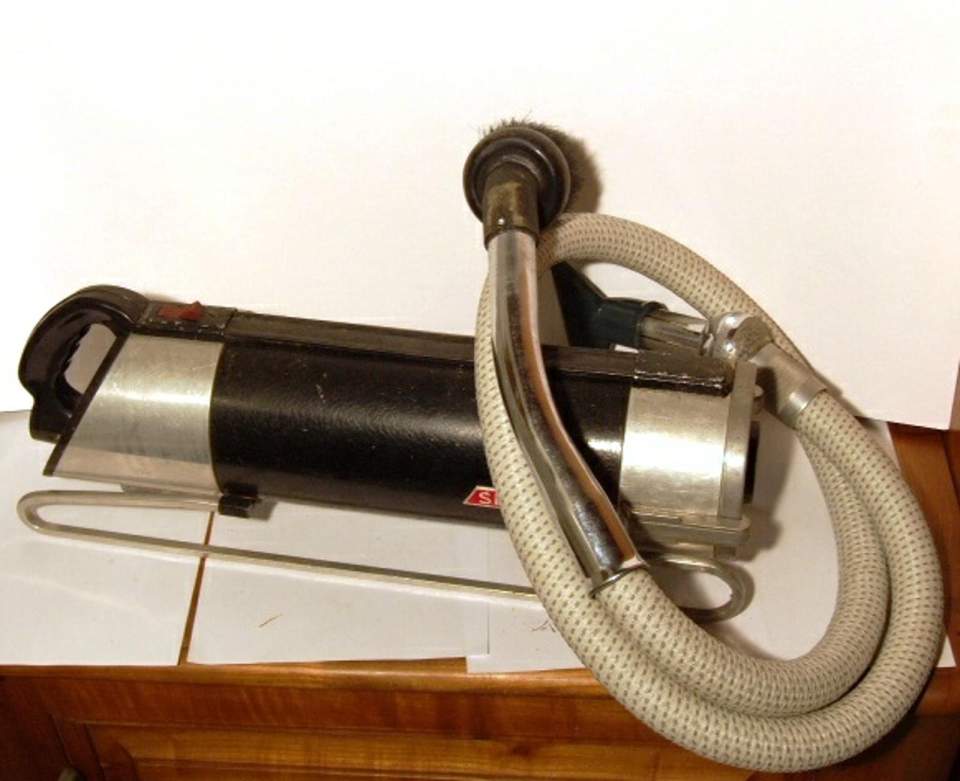 Staubsauger "Six Madun"