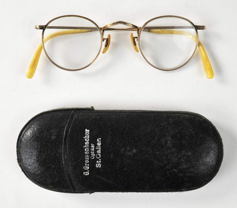 Brille mit Etui