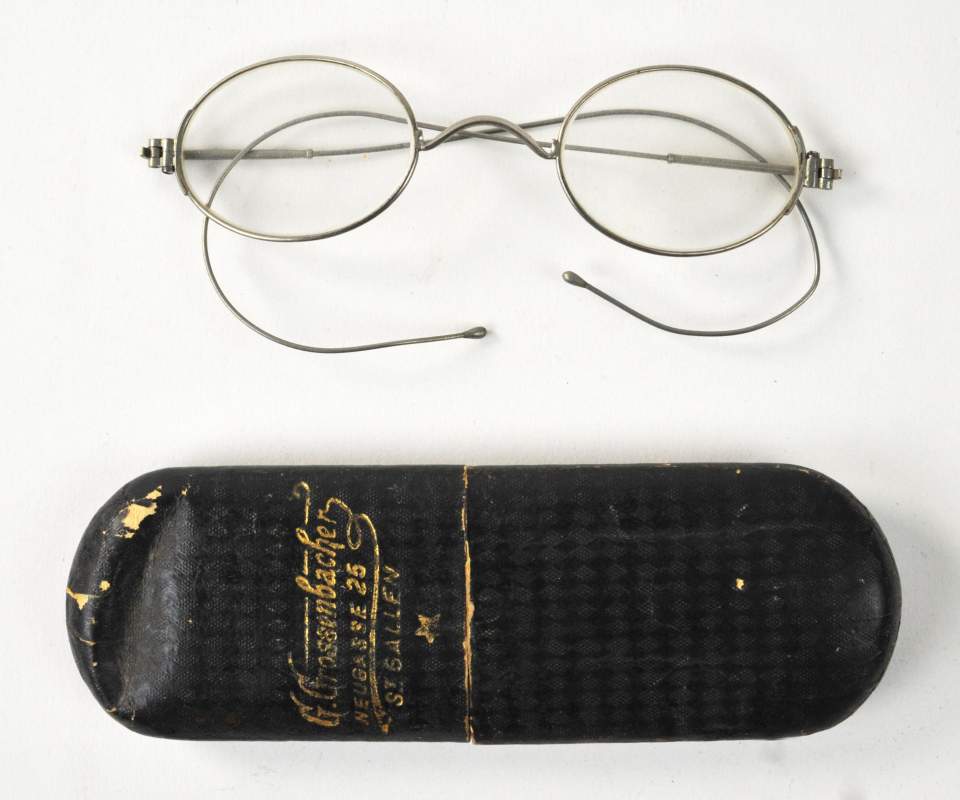 Brille mit Etui