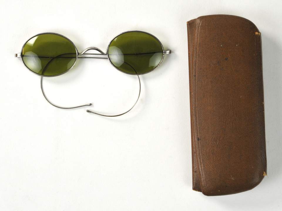 Brille mit Etui