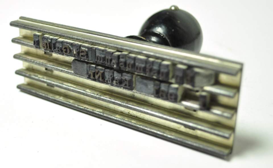 Stempel mit einsetzbaren Drucklettern