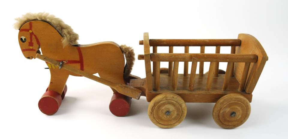 Holzpferd mit Wagen, Spielzeug