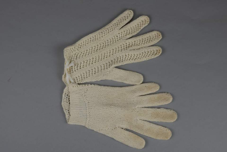 1 Paar Damenhandschuhe, Handschuhe