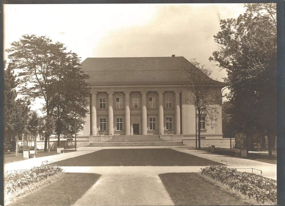 51 Historische Museumsaufnahmen