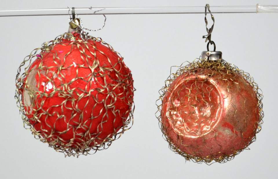 Weihnachtsschmuck, 2 Christbaumkugeln