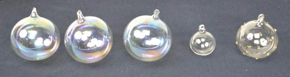 Weihnachtsschmuck, 5 gläserne, farblose Christbaumkugeln