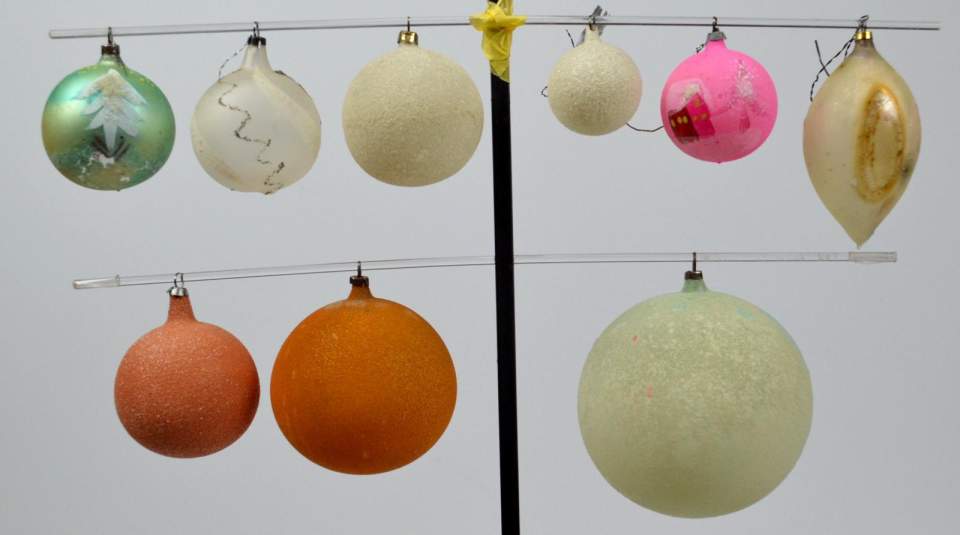 Weihnachtsschmuck, 13 Christbaumkugeln