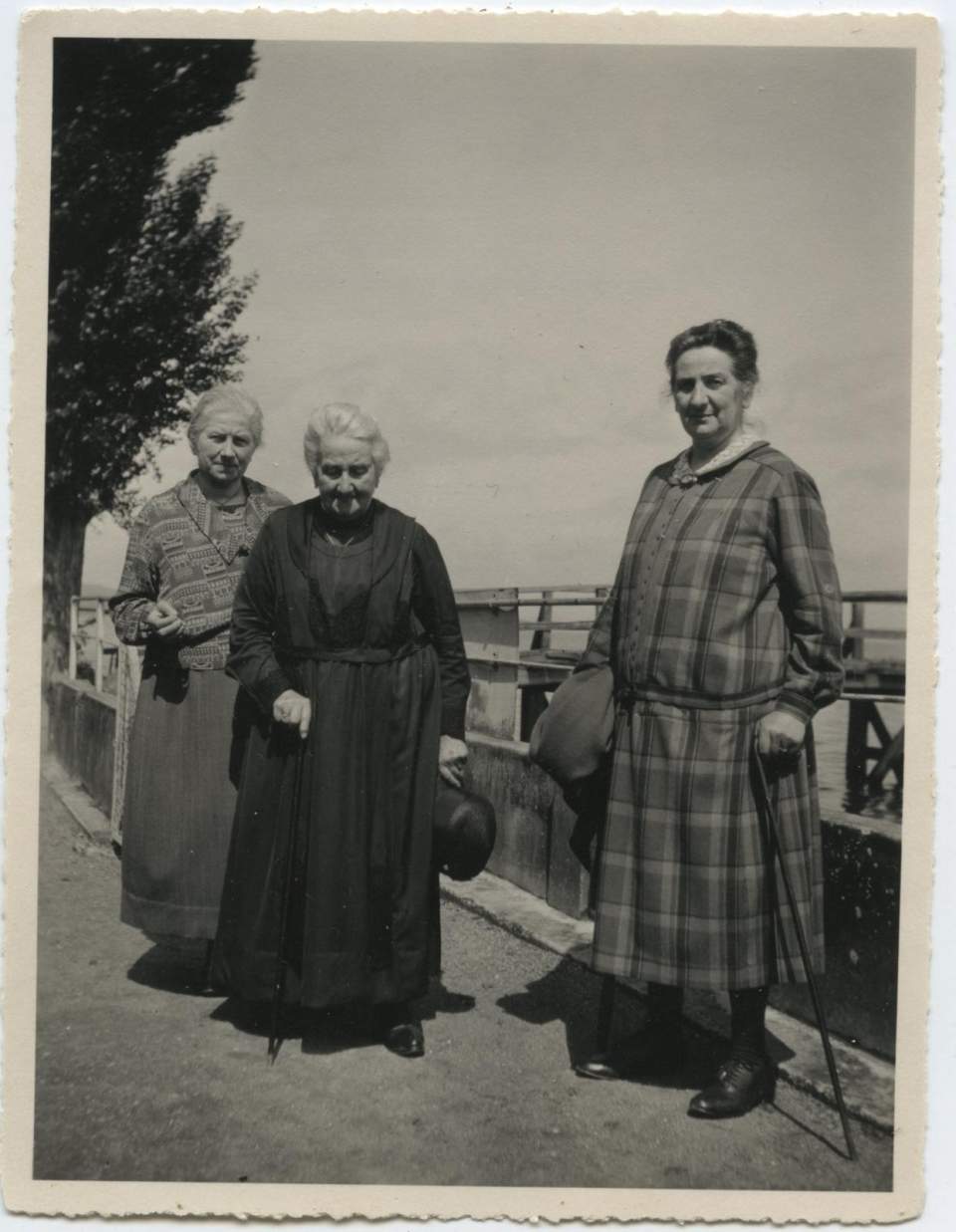 Foto Martha und Clara Cunz, Marie Cunz-Zollikofer