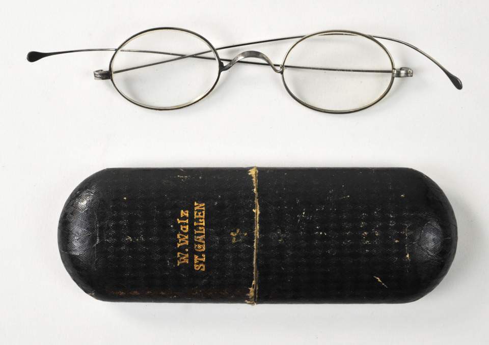 Brille mit Etui