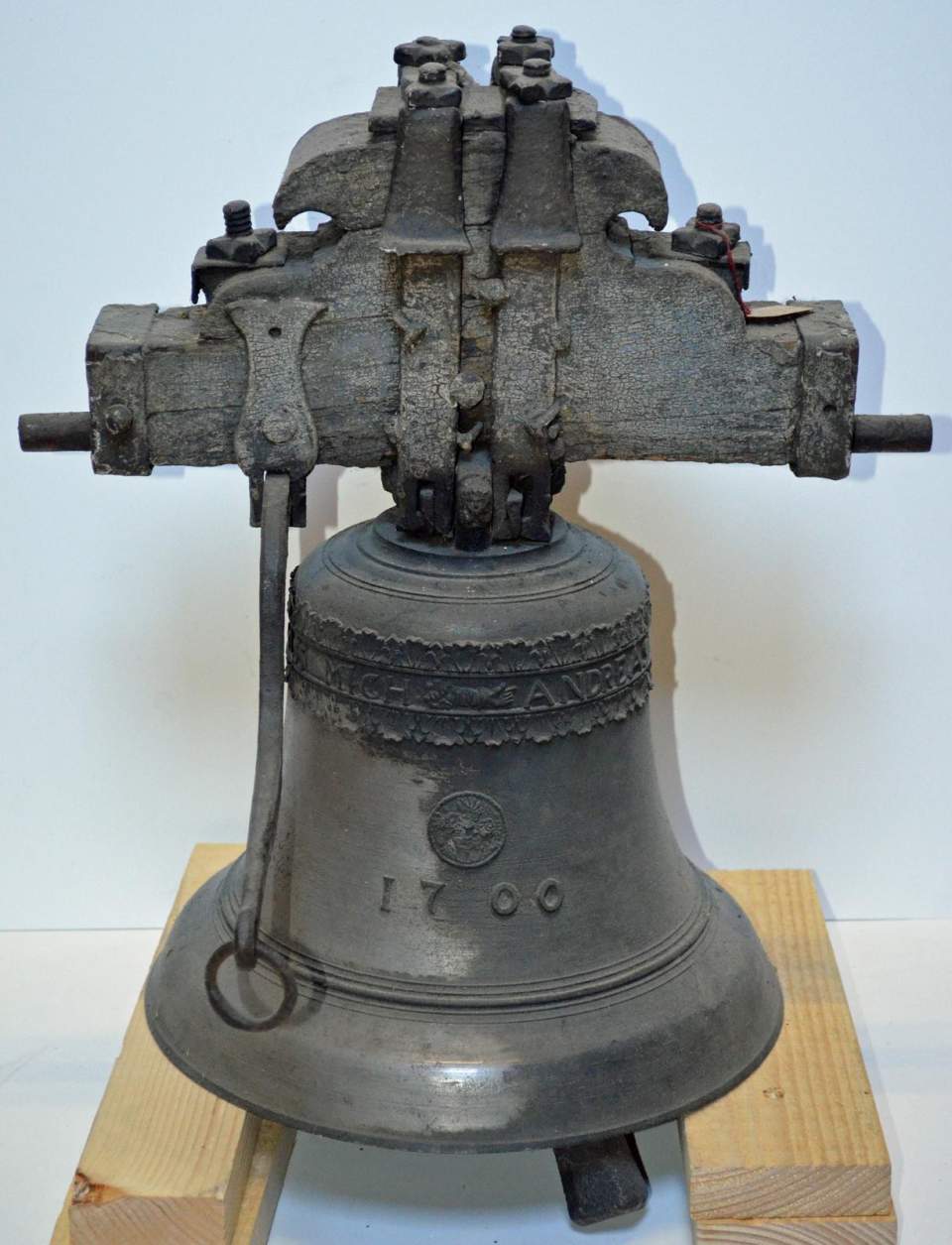 Glocke als Geschenk an das fürstäbtische Kloster, 1700