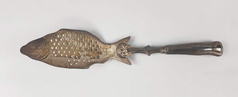 Fischvorlegemesser, -schaufel, Fischheber