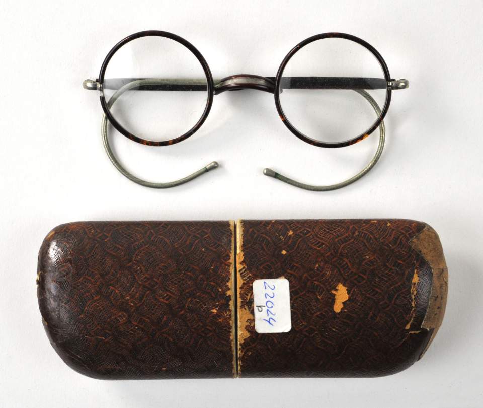 Brille mit Etui