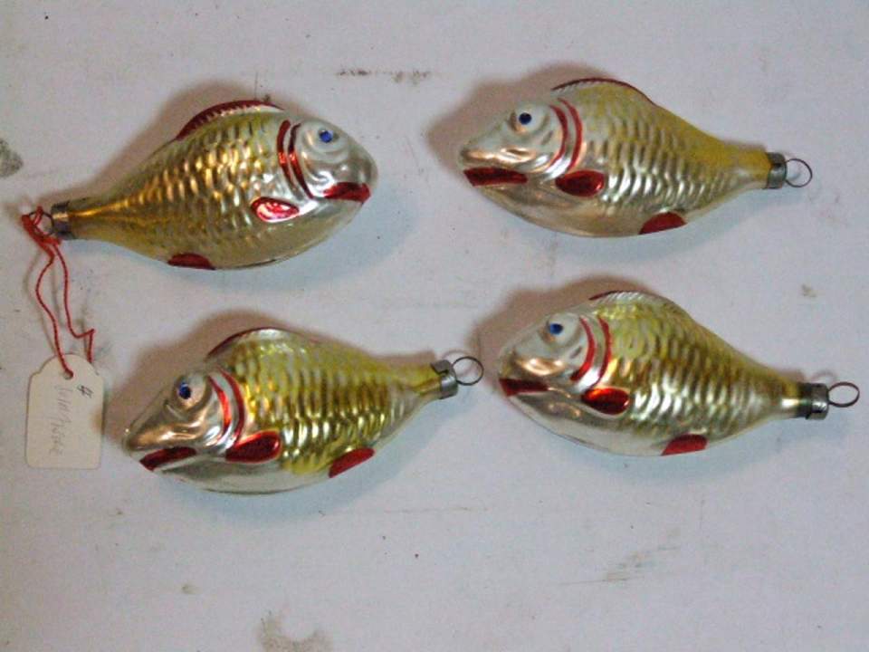 Christbaumschmuck: 7 Kläuse, 4 Fische