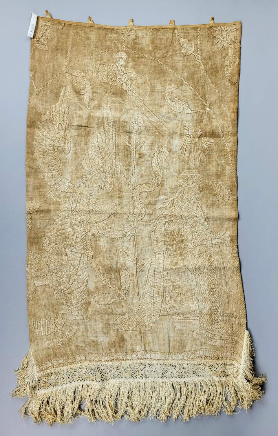 Wandbehang mit Leinenstickerei