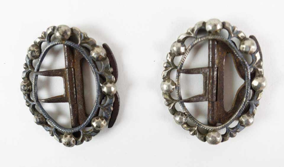 1 Paar ovale kleine Armbandschnallen, Silber