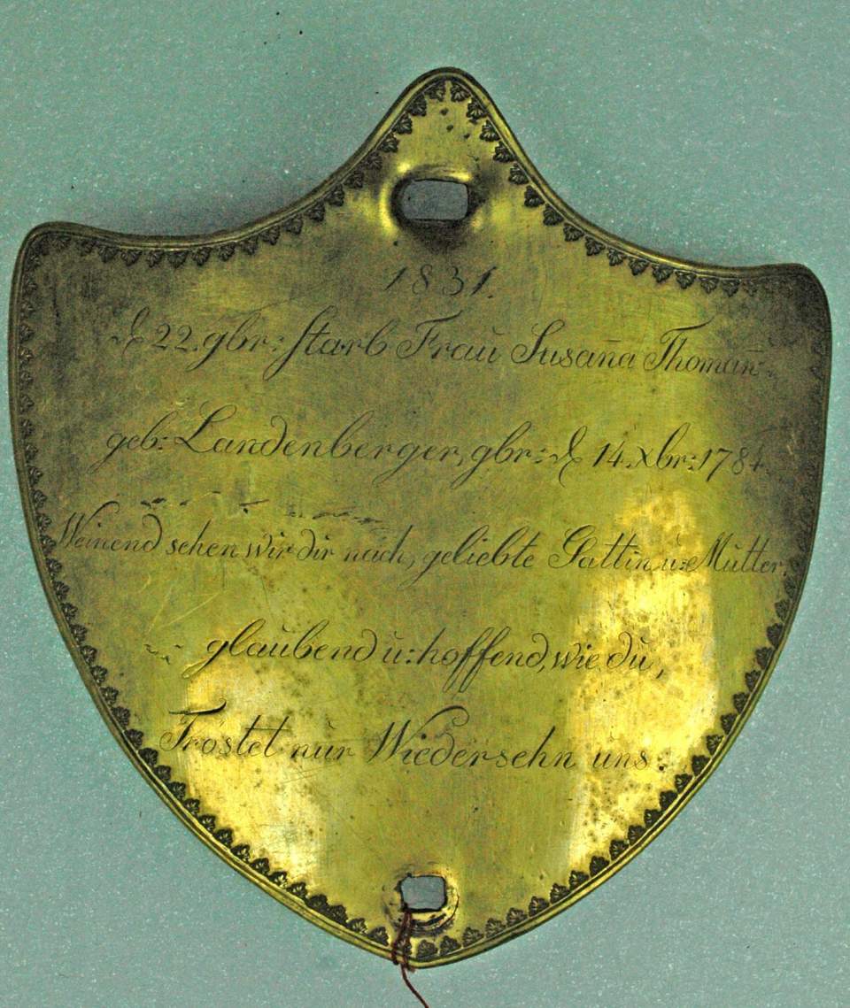 Messingschild vom Grabkreuz für Susana Thomann, 1831