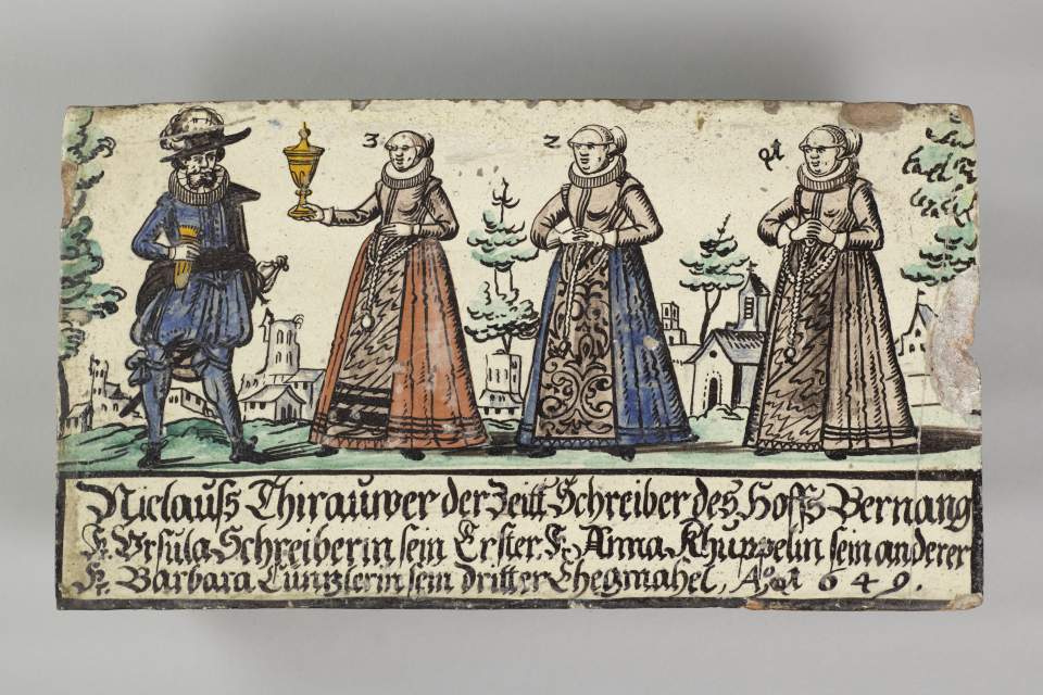 Ofenkachel von Niklaus Dierauer mit seinen drei Ehegemahlinnen.