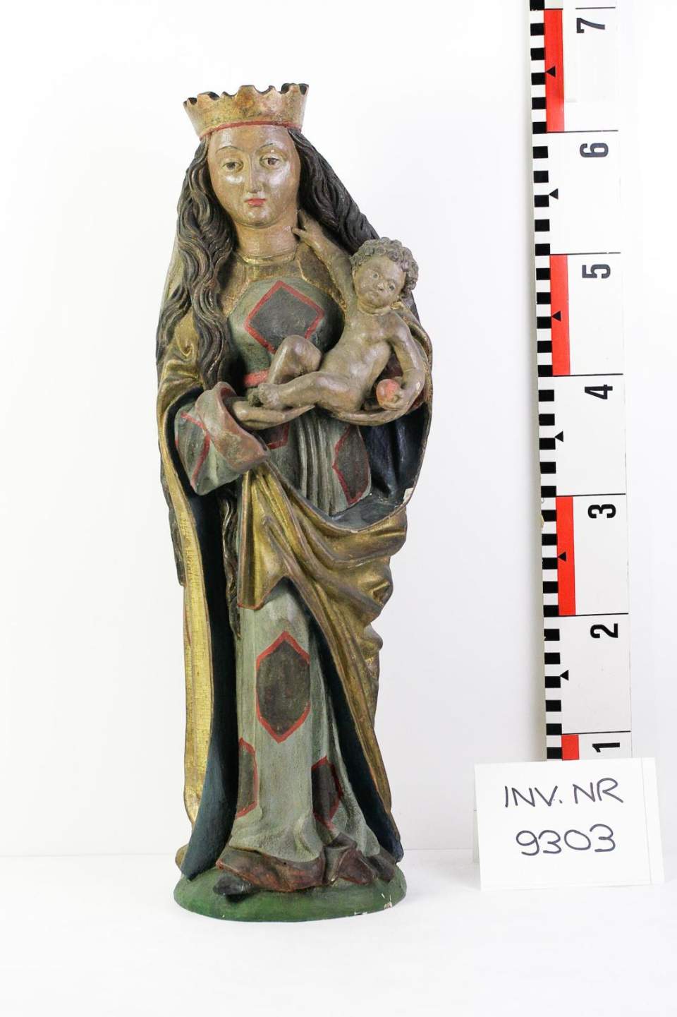 Madonna, Statue aus Graubünden, vermutlich Teil eines Flügelaltars