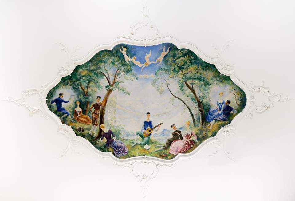 Stuckdecke mit Deckengemälde im Bayer-Saal