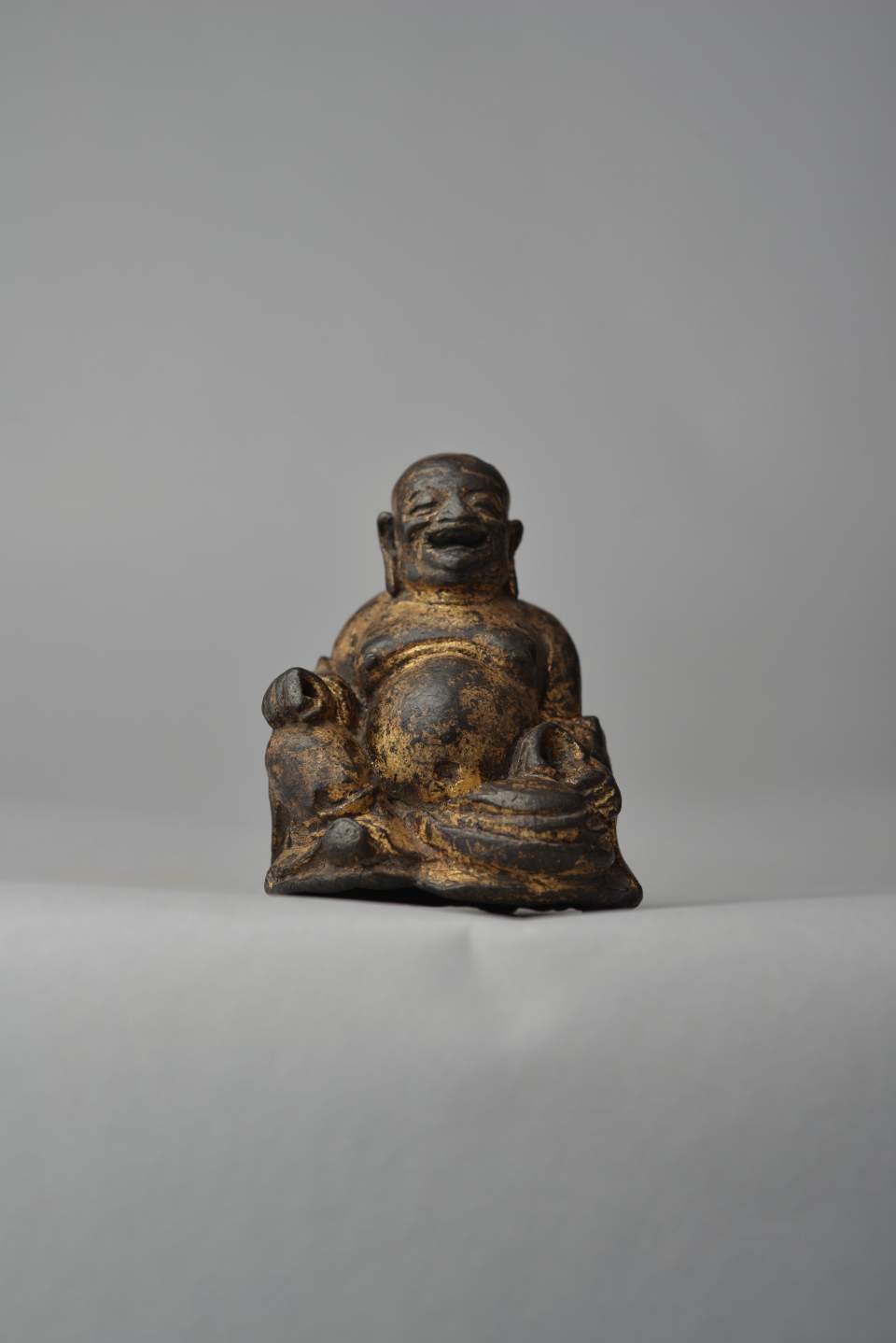 Sitzende Glücksgott, lachender Buddha