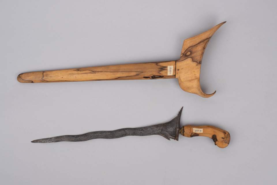 Keris mit Scheide, Dolch