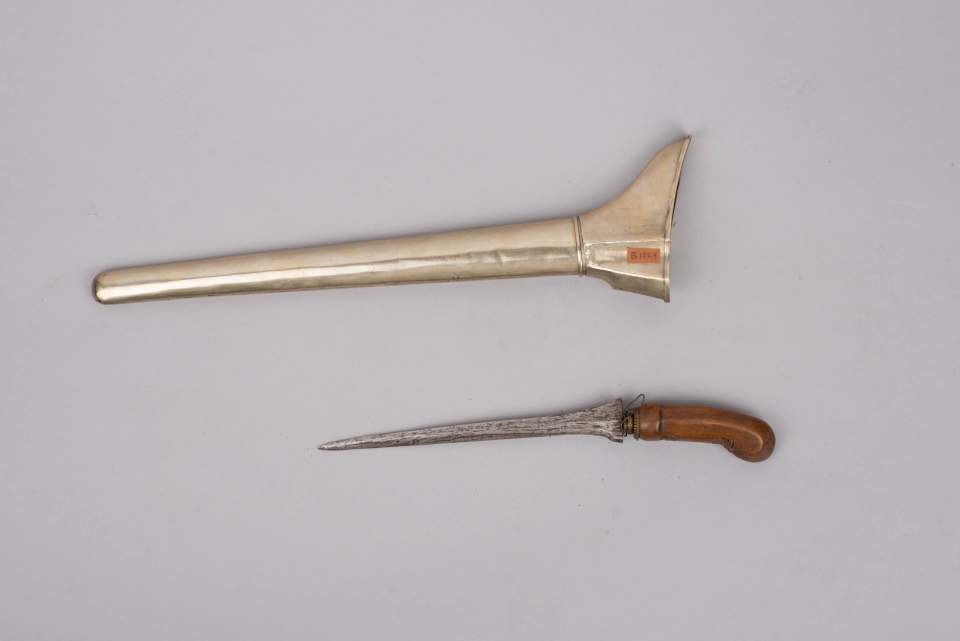 Keris mit Scheide, Dolch