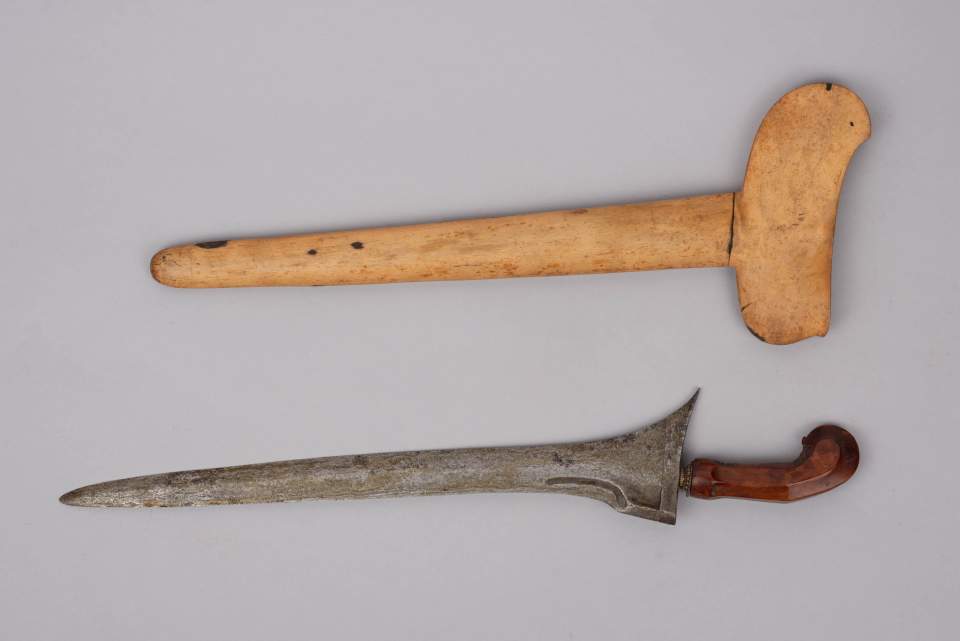 Keris mit Scheide, Dolch