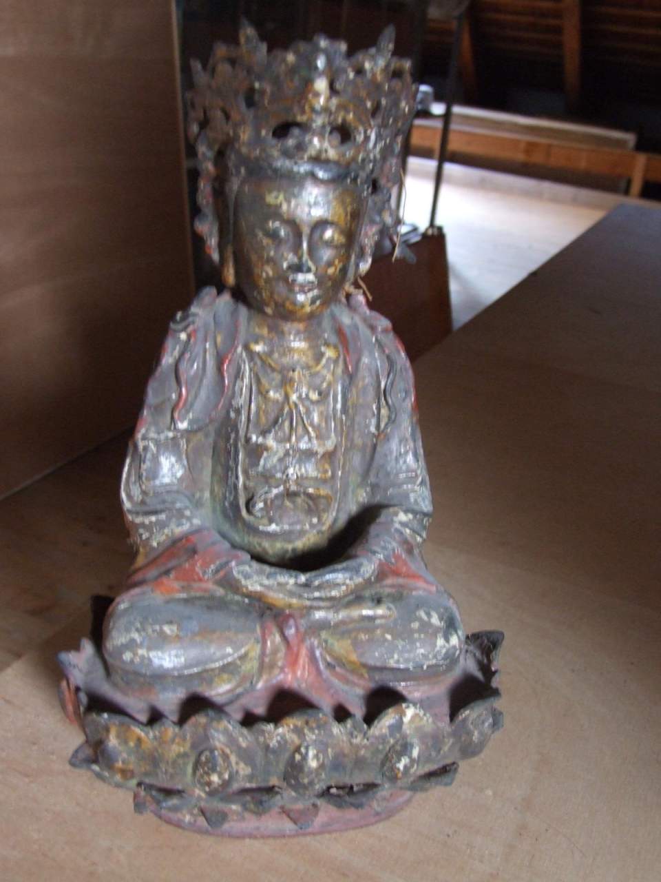 Buddha auf Lotosockel