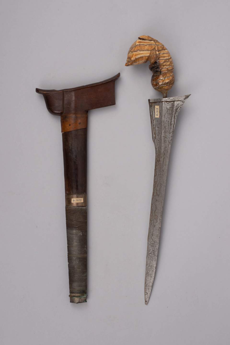 Keris mit Scheide, Dolch