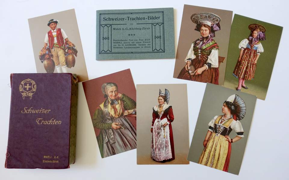 Set mit Ansichtskarten von Schweizer Trachten mit Originalschachtel und Beschreibung