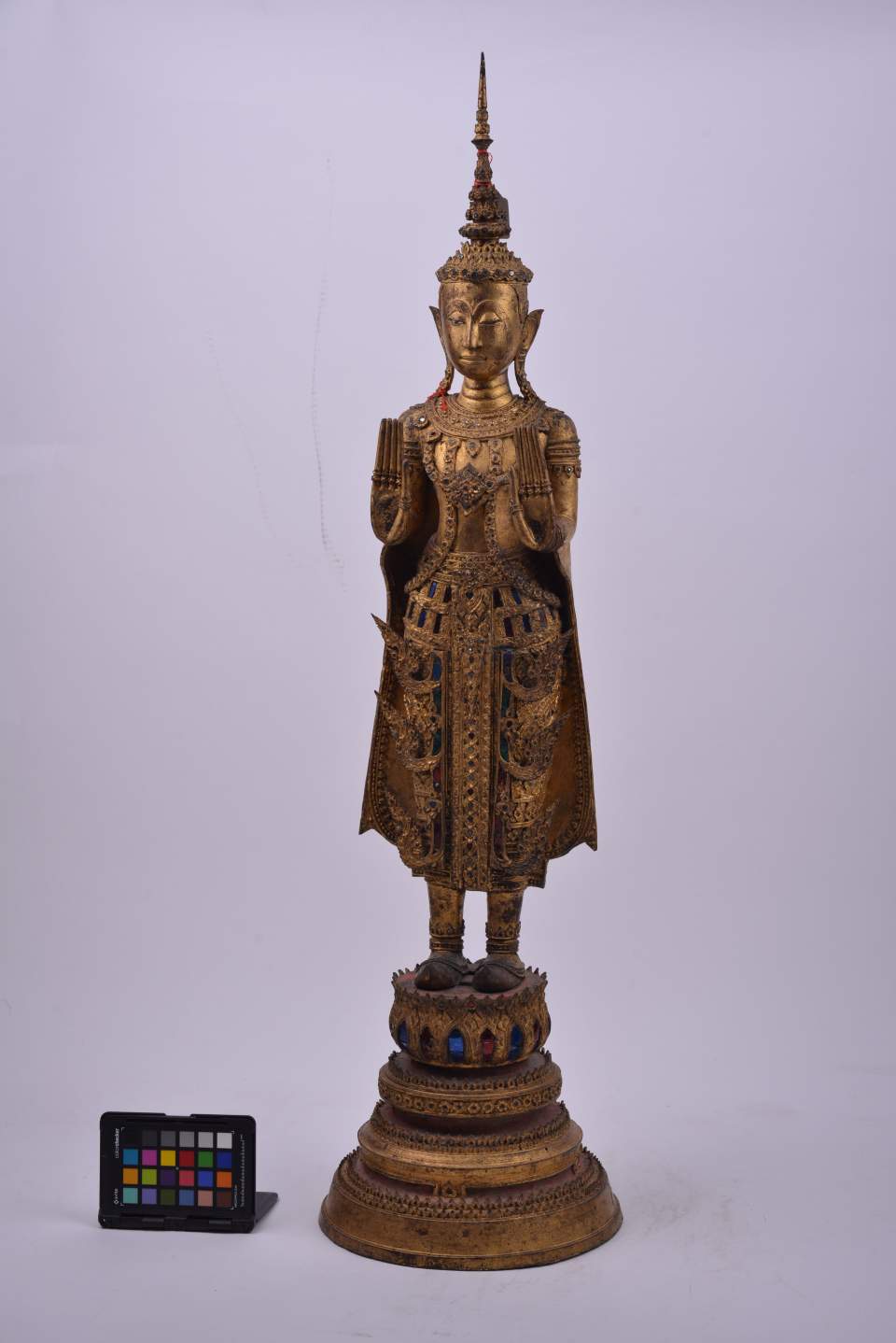 Buddha im Gewand des Weltenherrschers