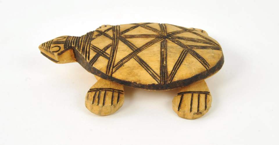 Tierfigur aus Holz, Schildkröte