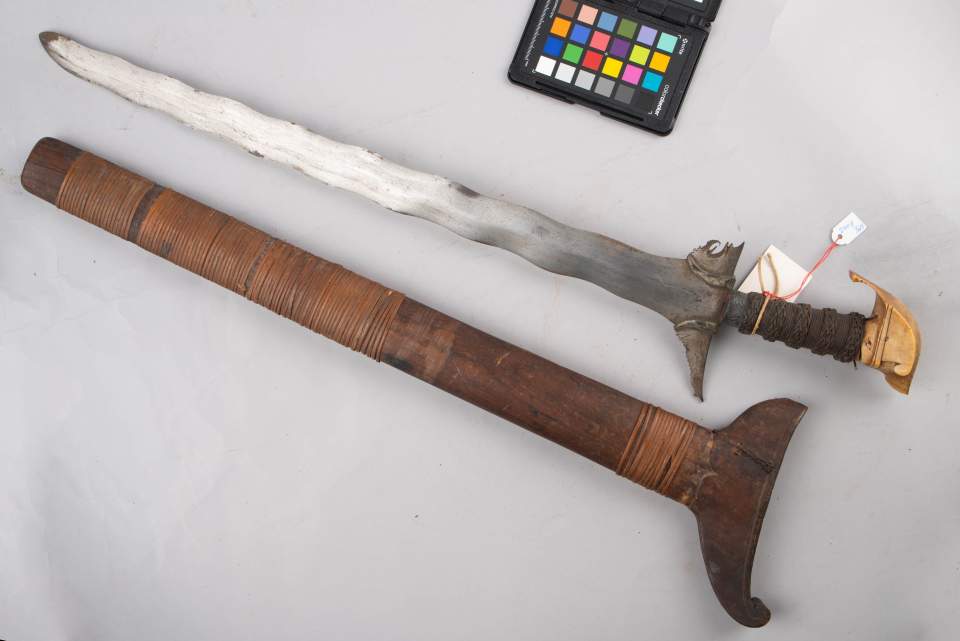 Keris mit Scheide, Dolch