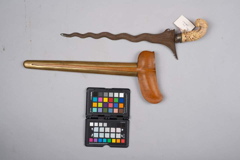 Keris mit Scheide, Dolch