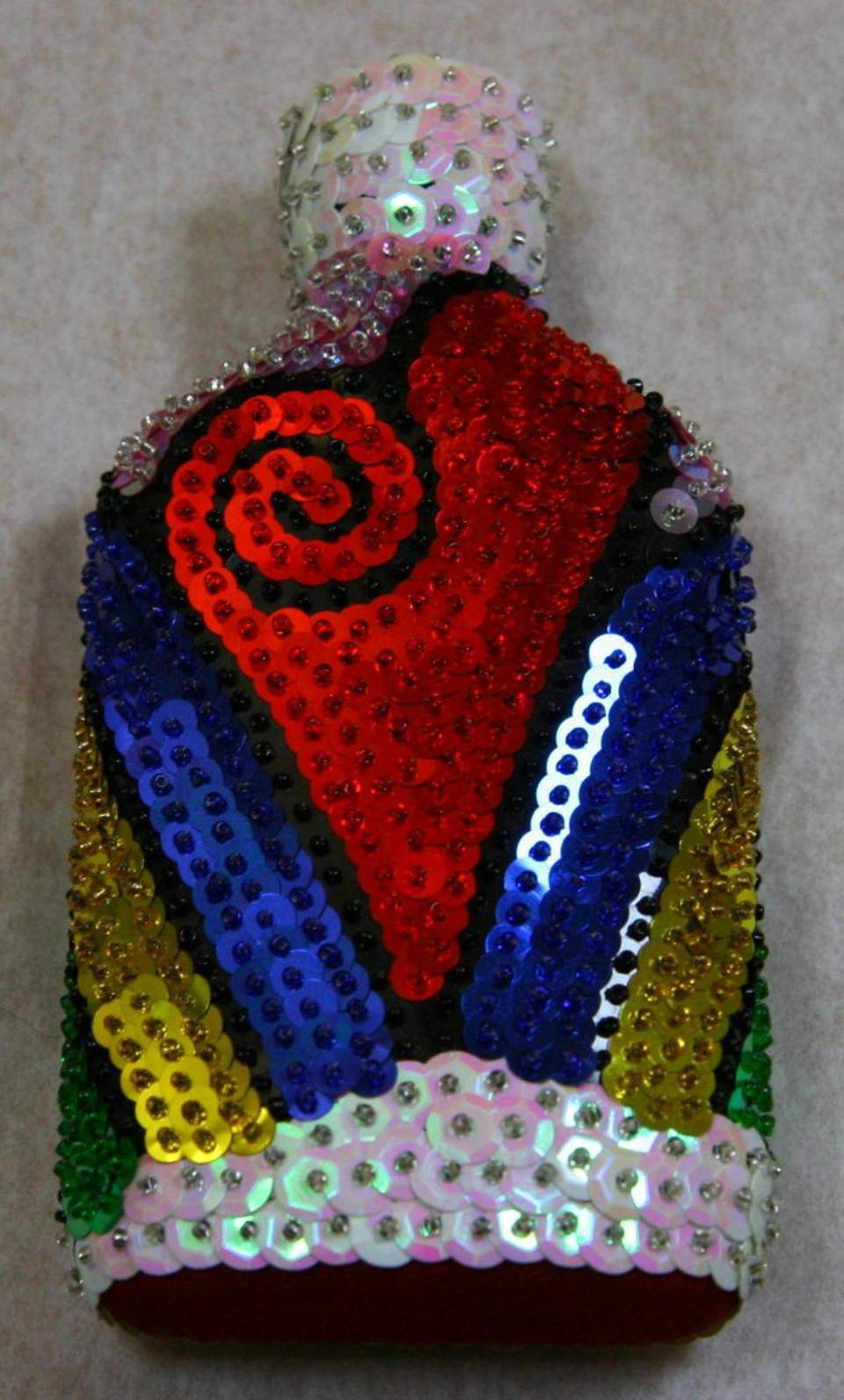 Flasche, verziert mit Pailletten, Voodoo