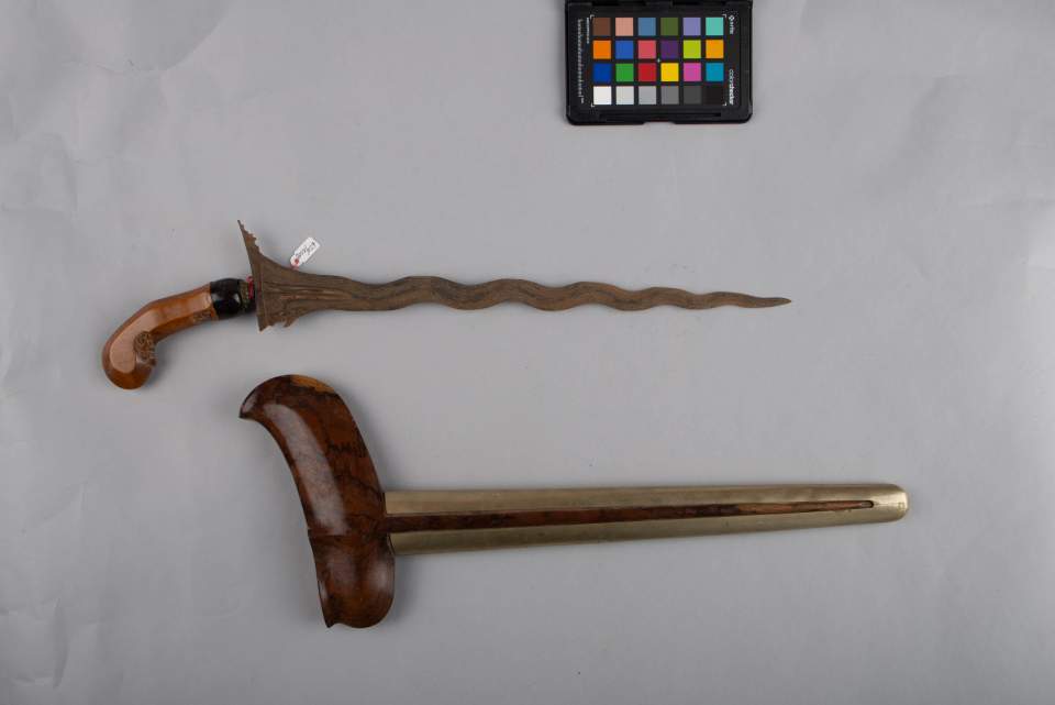 Keris mit Scheide, Dolch