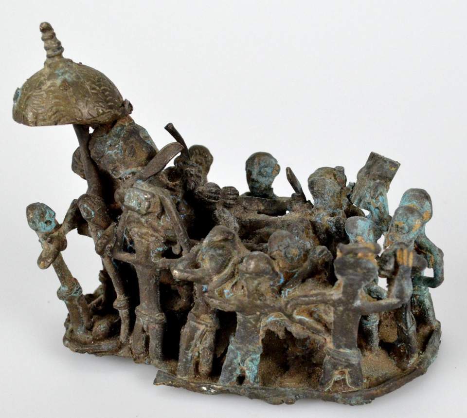 Bronze-Gruppe mit Aschanti König "Asantehene" in seiner Sänfte