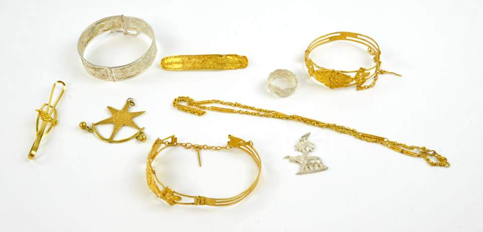 Frauenschmuck, 9 Stück