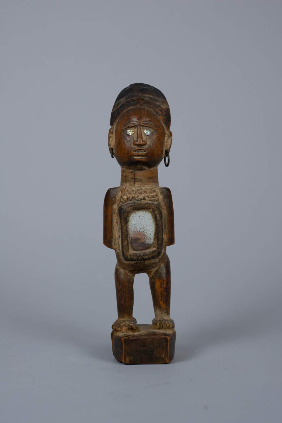 Magische Figur mit Bauchkasten