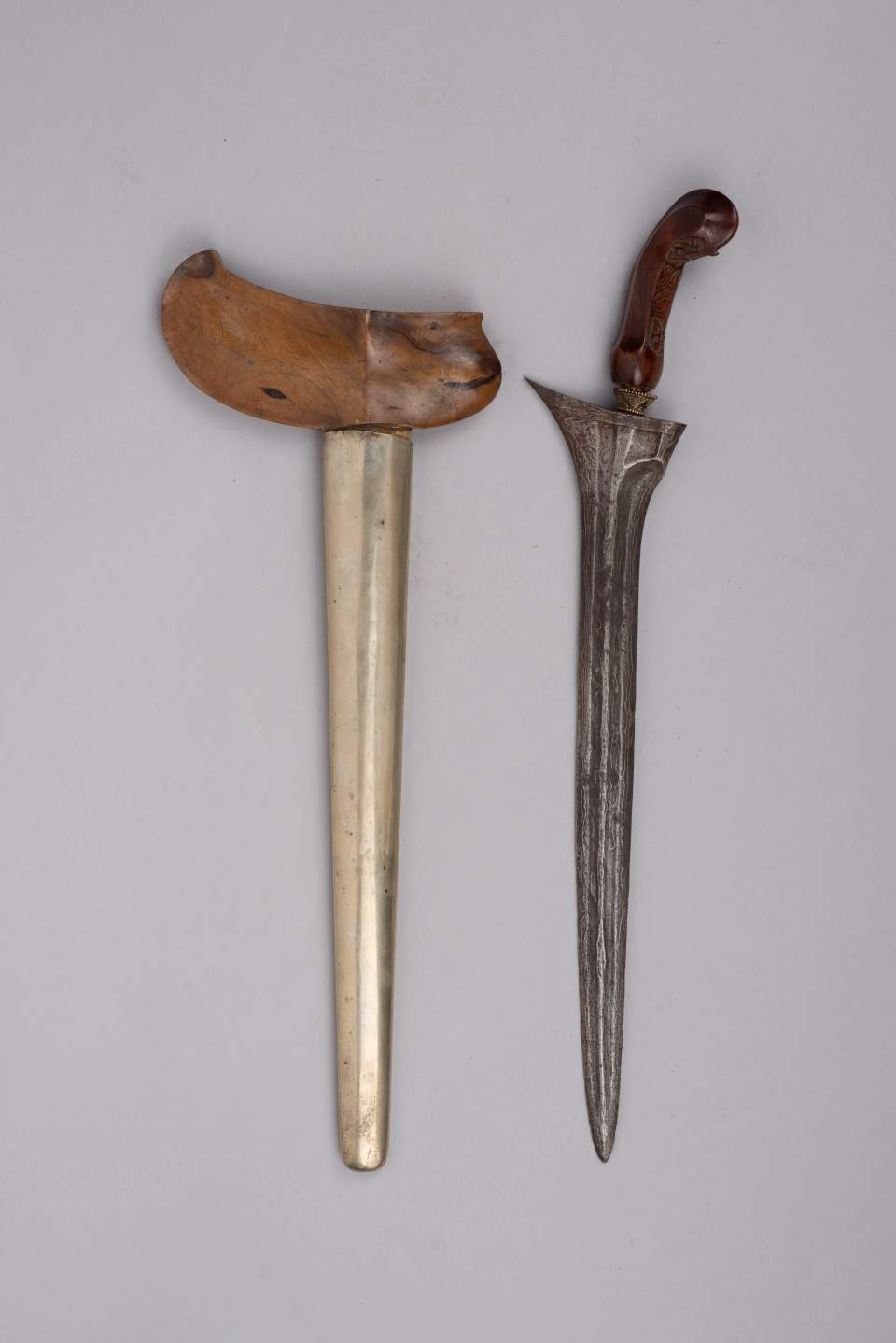 Keris mit Scheide, Dolch