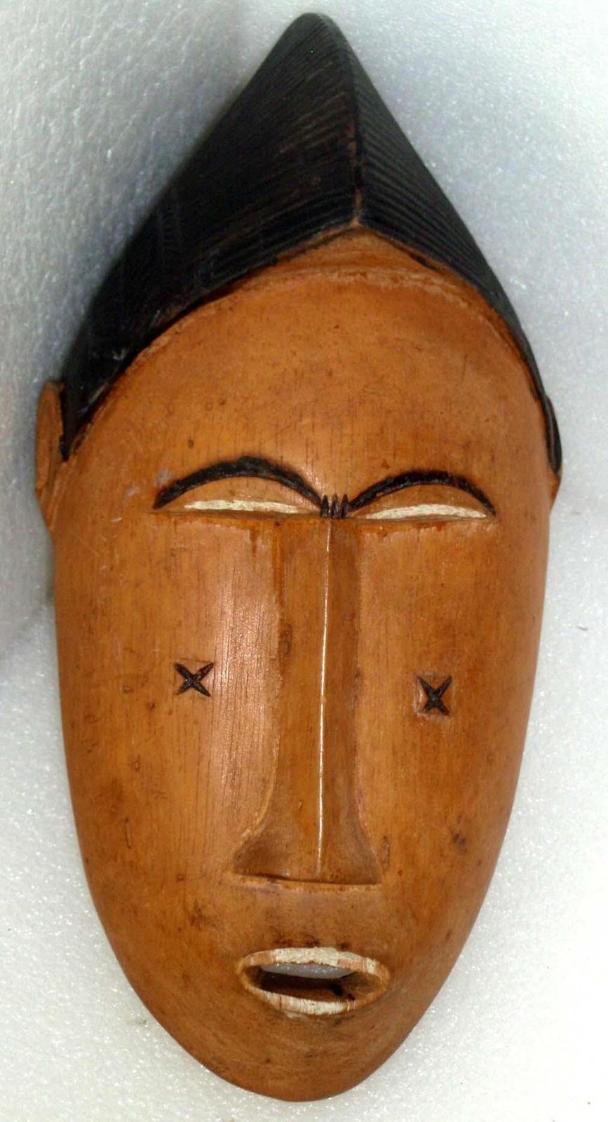 Maske eines menschlichen Kopfes