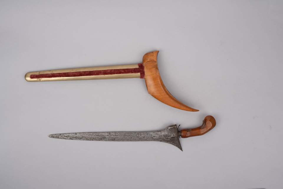Keris mit Scheide, Dolch