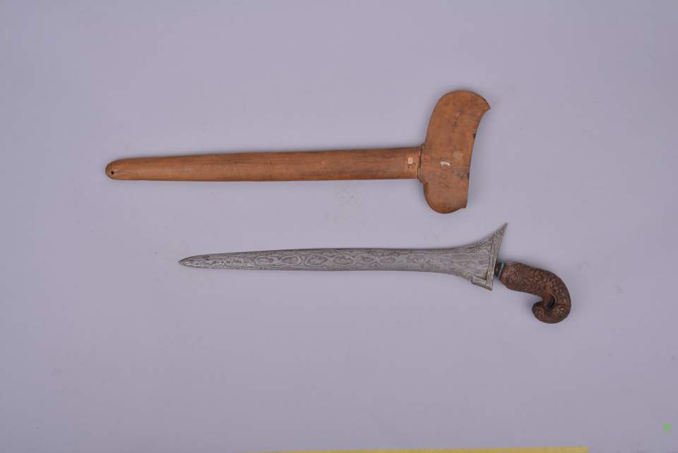 Keris mit Scheide, Dolch