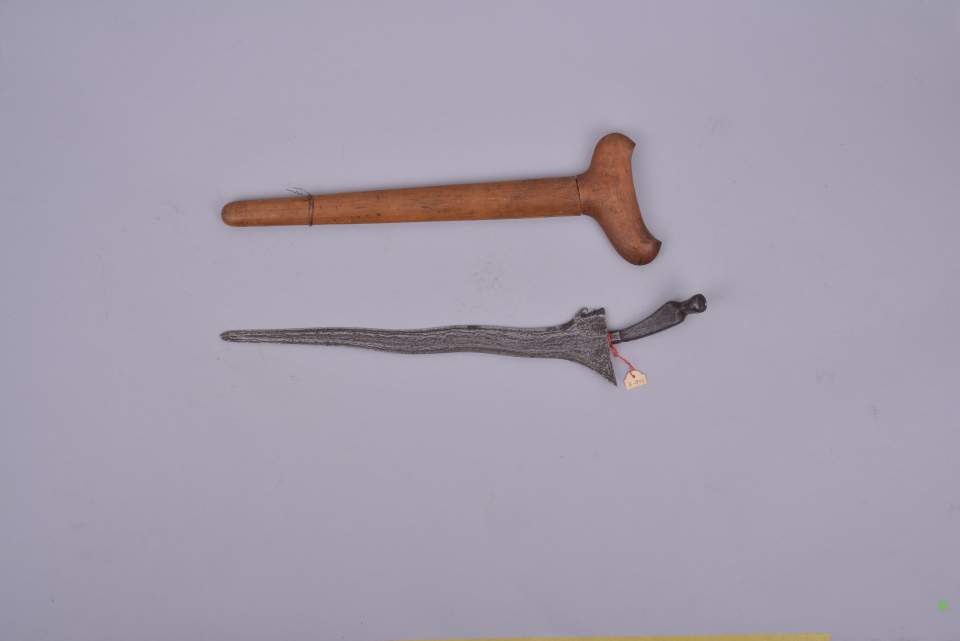 Keris mit Scheide, Dolch